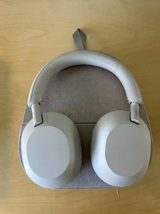 Sony WH-1000XM5 - Platinum Silver (White) - Excellent condition - Picture 1 of 2