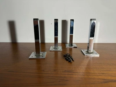 Juego vintage original de herrajes de patas de credenza cromadas Florence Knoll Foto 1 de 4