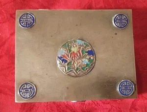 Antigua caja de baratijas forrada de latón y cedro esmaltado de 4 3/8 x 3 1/2 x 1 5/8" - Imagen 1 de 9