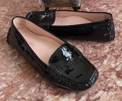 Mocasín plano Taryn Rose Corrina para mujer charol negro Penny talla 7M ¡EXCELENTE ESTADO USADO! Foto 1 de 4