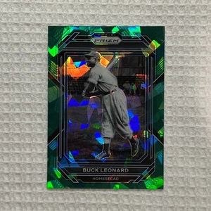 Panini Prizm #293 Buck Leonard Green Ice Prizms 2023 - Imagen 1 de 7