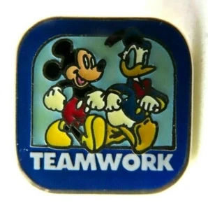 Disney Pin DS CM Teamwork Award pin 2001 Mickey Donald #10116 - Picture 1 of 2