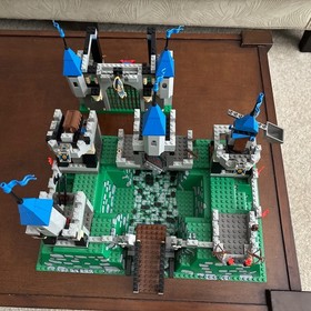 LEGO Knights' Kingdom King Leo's Castle 6098 with Instruction Manual