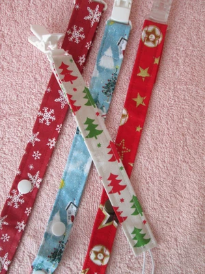 Baby Schnullerband mit Clip (Weihnachtsmotive) 4 Stück; reine Handarbeit; NEU - Bild 1 von 3