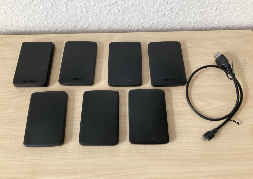 7 x externe 2,5 Zoll 1TB USB 3.0 Toshiba Festplatten mit insgesamt 7TB Speicher - Bild 1 von 1