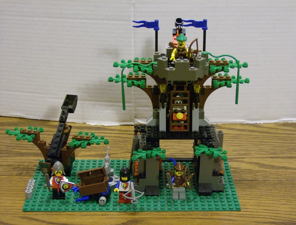 Lego 6046 Castle Dark Forest HEMLOCK STRONGHOLD Complete w/Instructions - Image 1 of 4