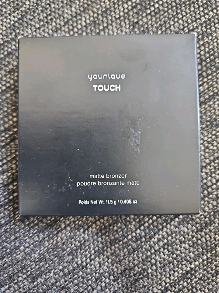 YOUNIQUE ~ BRONCEADOR MATE TÁCTIL ~ JUSTO ~ 0,405 OZ Foto 1 de 4