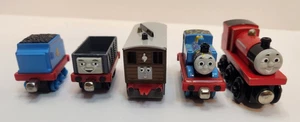 Lotto Trenini Thomas and Friends Thomas, James, Thomas, Motore, Auto, Calamita - Foto 1 di 21