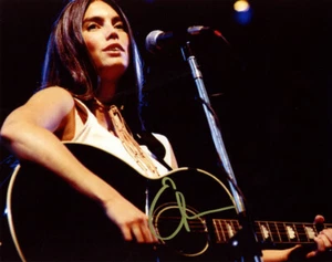 EMMYLOU HARRIS SIGNED AUTOGRAPHED 8x10 PHOTO COUNTRY MUSIC LEGEND BECKETT BAS - Picture 1 of 2