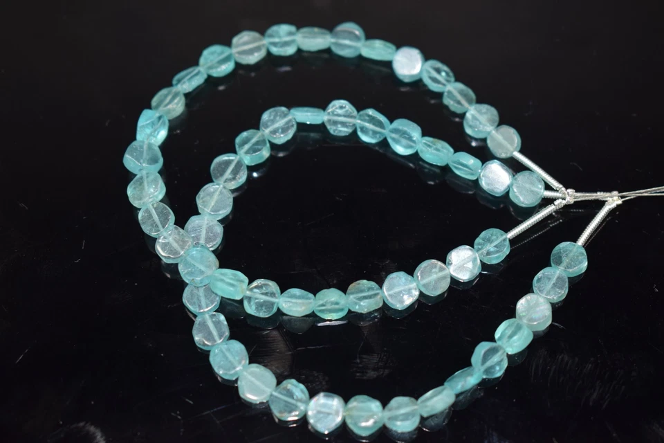 Autentico disco liscio A++ blu apatite moneta pietra preziosa creazione artig... - Immagine 1 di 4