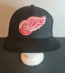 CAPPELLO SNAPBACK HOCKEY DETROIT RED WINGS NHL. SPEDIZIONE GRATUITA - Foto 1 di 7