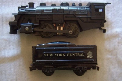 MARX # 400 PLASTIC 0-4-0 STEAM ENGINE WITH NEW YORK CENTRAL TIN TENDER - Image 1 of 4