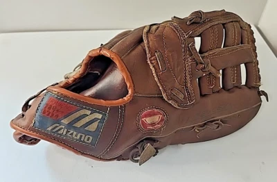 Mizuno MT550 Professional Model Crest 13" Baseball Glove Mitt Right Handed Throw - Image 1 of 4