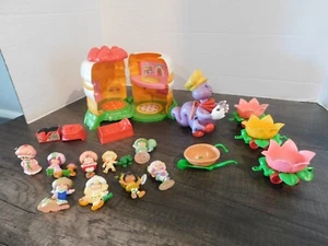 VTG 9 PVC Figs Miniature Strawberry Shortcake House & Berry Busy Bug Train - Picture 1 of 11