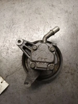 Bomba de dirección asistida usada se adapta a: Acura Rl 2005 grado A Foto 1 de 4