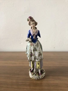 Antica Statuina Capodimonte Giovincella In Porcellana Italiana D’epoca - Foto 1 di 14