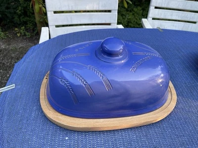 Brotdose, blau, Holzbrett als Untergrund, ca. 38 cm Durchmesser, gebraucht, Top! - Bild 1 von 4