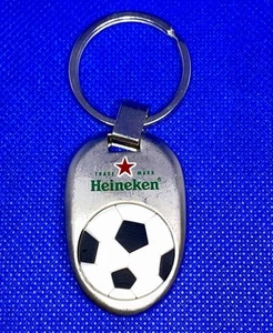 Llavero de fútbol de cerveza HEINEKEN promocional nuevo stock antiguo - Imagen 1 de 2