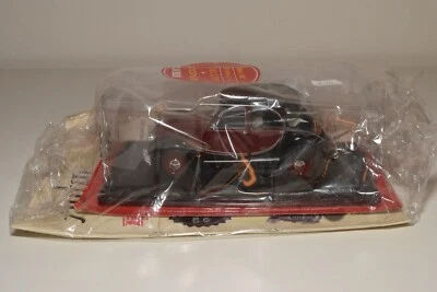TT 1:24 HACHETTE CITROEN 2CV6 CHARLESTON 1982 MAROON BLACK MINT BOXED - Immagine 1 di 4