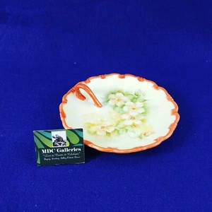 Schmuckstück Nuss Bonboniere handbemalt Kunsthandwerk signiert Hartriegel Blumen - Bild 1 von 12