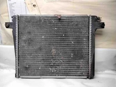 Radiador 82 83 84 85 86 87 88 BMW E28 528E Foto 1 de 2