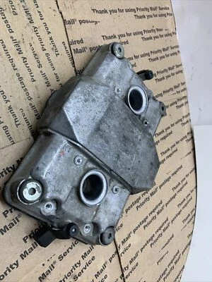 1994 - 2004 年本田 VF750 Magna FRONT CYLINDER 头阀盖发动机原始设备制造商 — 第 1/4 张图片