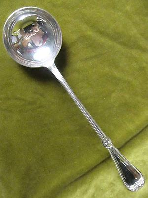 hermoso cucharón de sopa francés plateado perlas y redes Christofle (filetes perlas) Foto 1 de 4