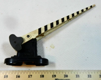 Lionel O Gauge 252 Crossing Gate Accessory - Tries To Work - Image 1 of 4