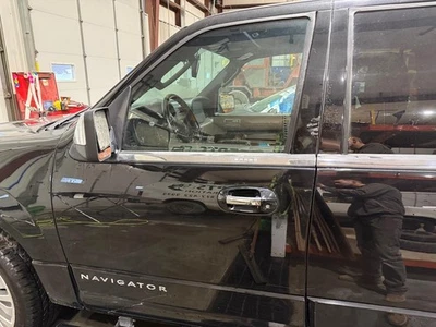 Conjunto de puerta delantera izquierda usado se adapta a: Lincoln Navigator 2016 lado eléctrico c Foto 1 de 4