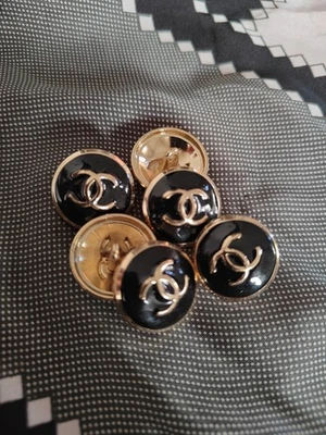CHANEL Gold Metal buttons 21mm Set Of 6 - Image 1 of 3