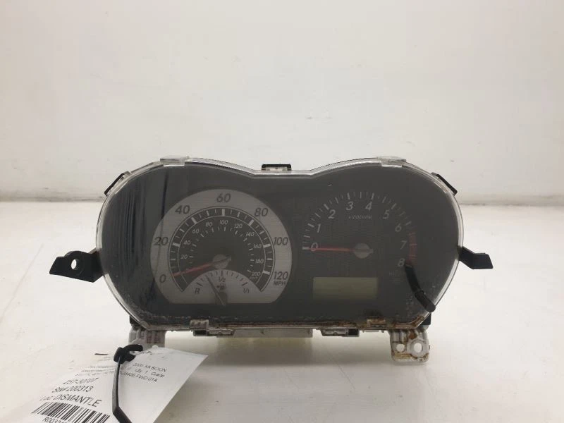 Cuadro de instrumentos Scion XA 2006 1,5 L tracción delantera en velocímetro Foto 1 de 4