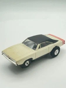 Aurora T-Jet HO weiß mit schwarzem Oberteil & Streifen - Dodge Charger - Bild 1 von 17