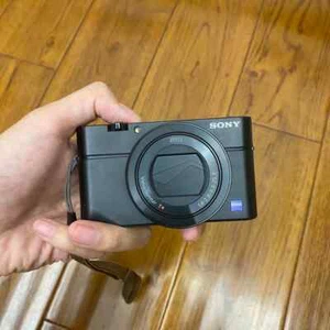 Sony Cyber-shot DSC-RX100M4 RX100IV 20MP WiFi Flip Screen Digital Camera - Picture 1 of 6