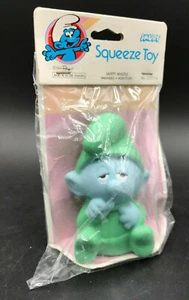 De colección SMURF SQUEAK SQUEEZE TOY Danara 1984 Nuevo en Paquete Nuevo de Lote Antiguo Chupar Pulgar PEYO Verde - Imagen 1 de 5