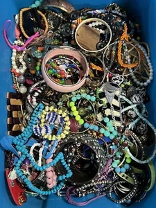 Lote de joyas de 5 libras ponibles mixtas rotas artesanales enredadas reutilizables ciclo de basura - Imagen 1 de 3