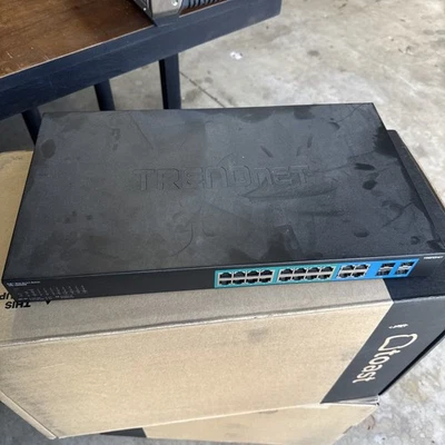 TRENDnet TPE-1620WS/A 16-Port Gigabit Web Smart PoE+ Switch V2.0R - Image 1 of 2