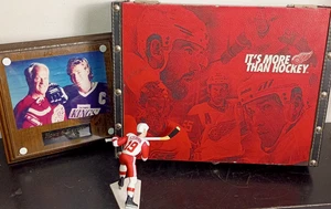 Detroit Red Wings Gordie HOWE, Steve YZERMAN, Wayne Gretzky PLAQUE, Figur, Etui - Bild 1 von 10