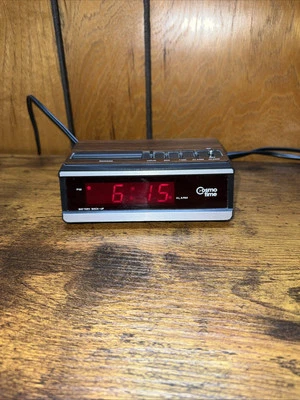 DESPERTADOR DIGITAL AVANÇADO BÁSICO - DISPLAY VERMELHO - ACABAMENTO EM MADEIRA FALSA GROOVY - Imagem 1 de 4