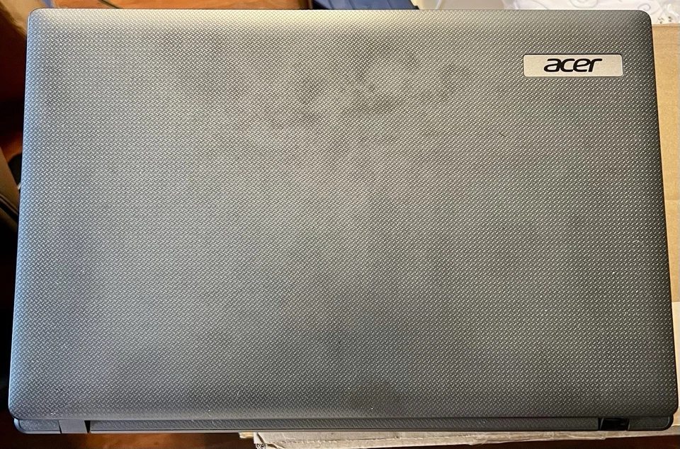 Acer Aspire 5733Z-4851 Laptop (For Parts/Repair) - Image 1 of 4