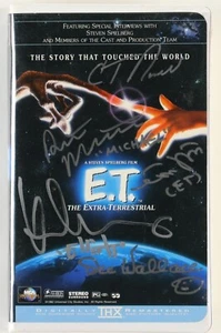 E.T. EXTRA TERRESTRISCHE VHS SIGNIERT VON 5 DER BESETZUNG .DEE WALLACE, HENRY THOMAS - Bild 1 von 2