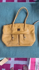 BORSA A TRACOLLA DOONEY & BOURKE IN PELLE DI CIOTTOLI GIALLO - Foto 1 di 11