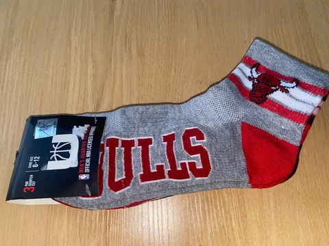 UNK NBA CHICAGO BULLS MENS QUARTER CUT SOCKS SIZE 6-12 NWT 3 PACK Cover