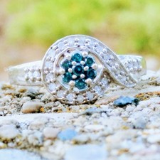 Womens DIAMOND and EMERALD 10K WHITE GOLD Stunning Ring Sz 7