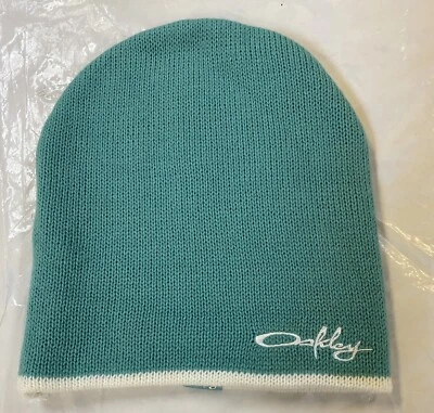 Gorro Oakley verde menta para mujer  Foto 1 de 4
