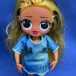 Alt Grrrl LOL Surprise OMG Fashion Doll 9in 2019 giallo nero capelli blu maglia - Foto 1 di 10