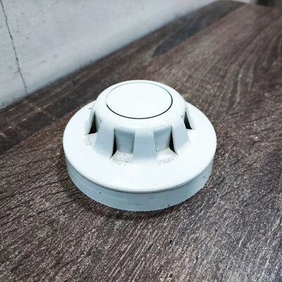 USED | APOLLO SERIES65 55000-216 APO IONISATION SMOKE DETECTOR - Image 1 of 4