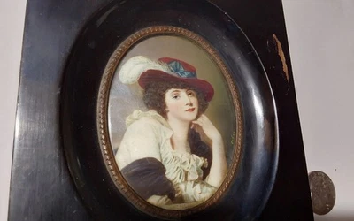 Antigua pintura en miniatura, dama en sombrero de terciopelo rojo, acuarela firmada Foto 1 de 4