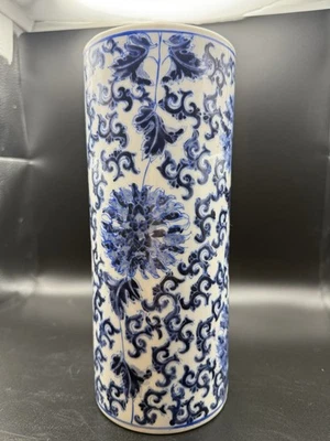 "Florero azul y blanco de porcelana ACF de 9,5"" de Hong Kong" Foto 1 de 4