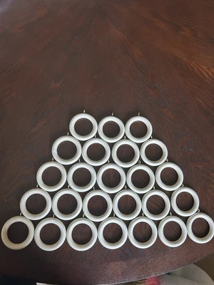 25 anéis de poste de cortina de madeira Kirsch 1 3/8" ID branco - Imagem 1 de 3