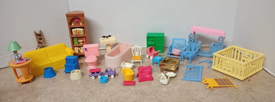 Lote de 20 muebles miniatura vintage para casa de muñecas + piezas de plástico envío GRATIS Foto 1 de 4